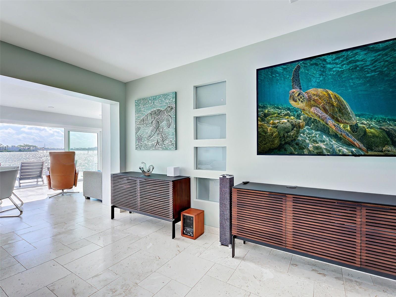 POINT WHITECAP APTS - Residential