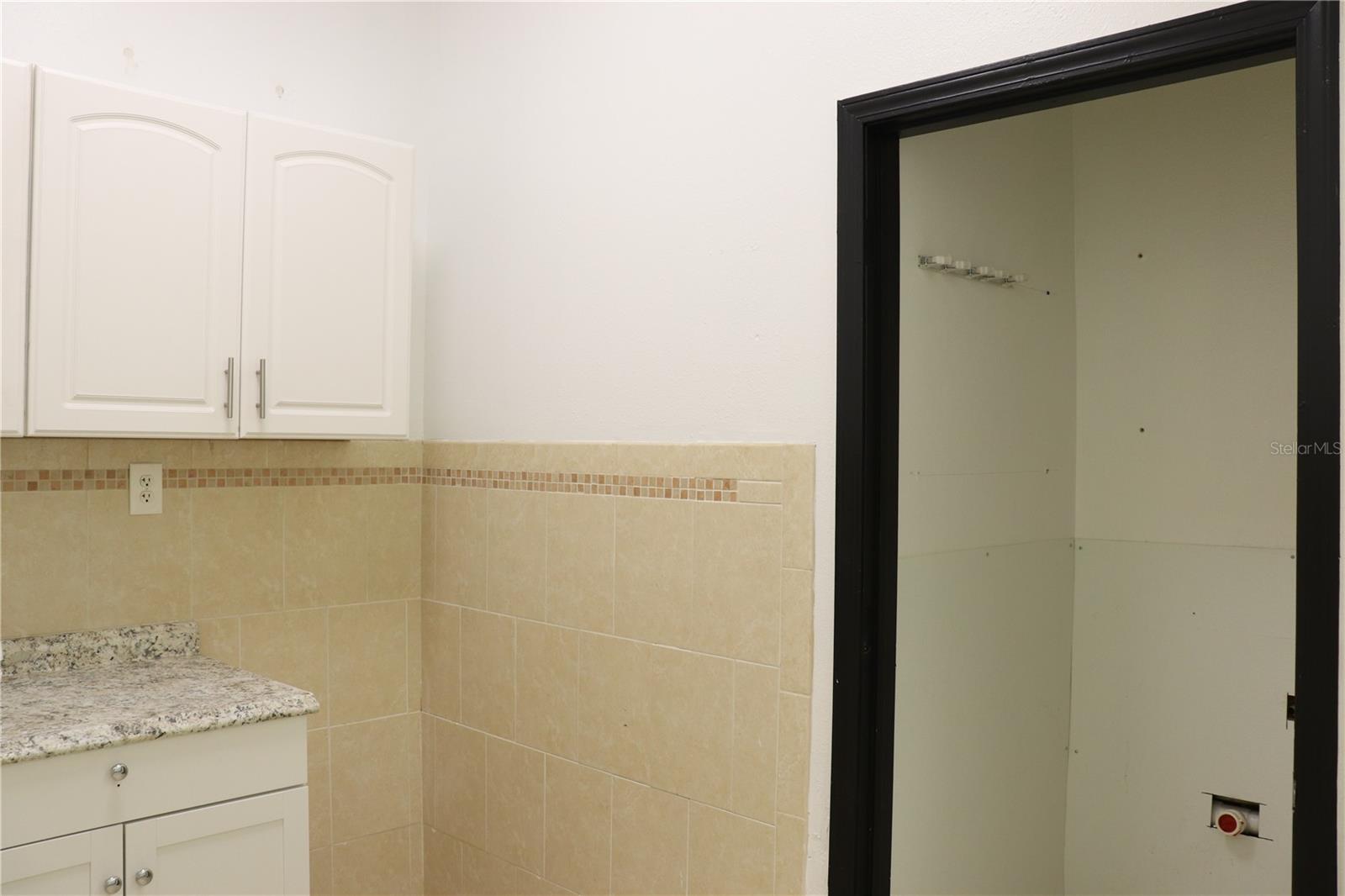 AVONDALE - Commercial Lease