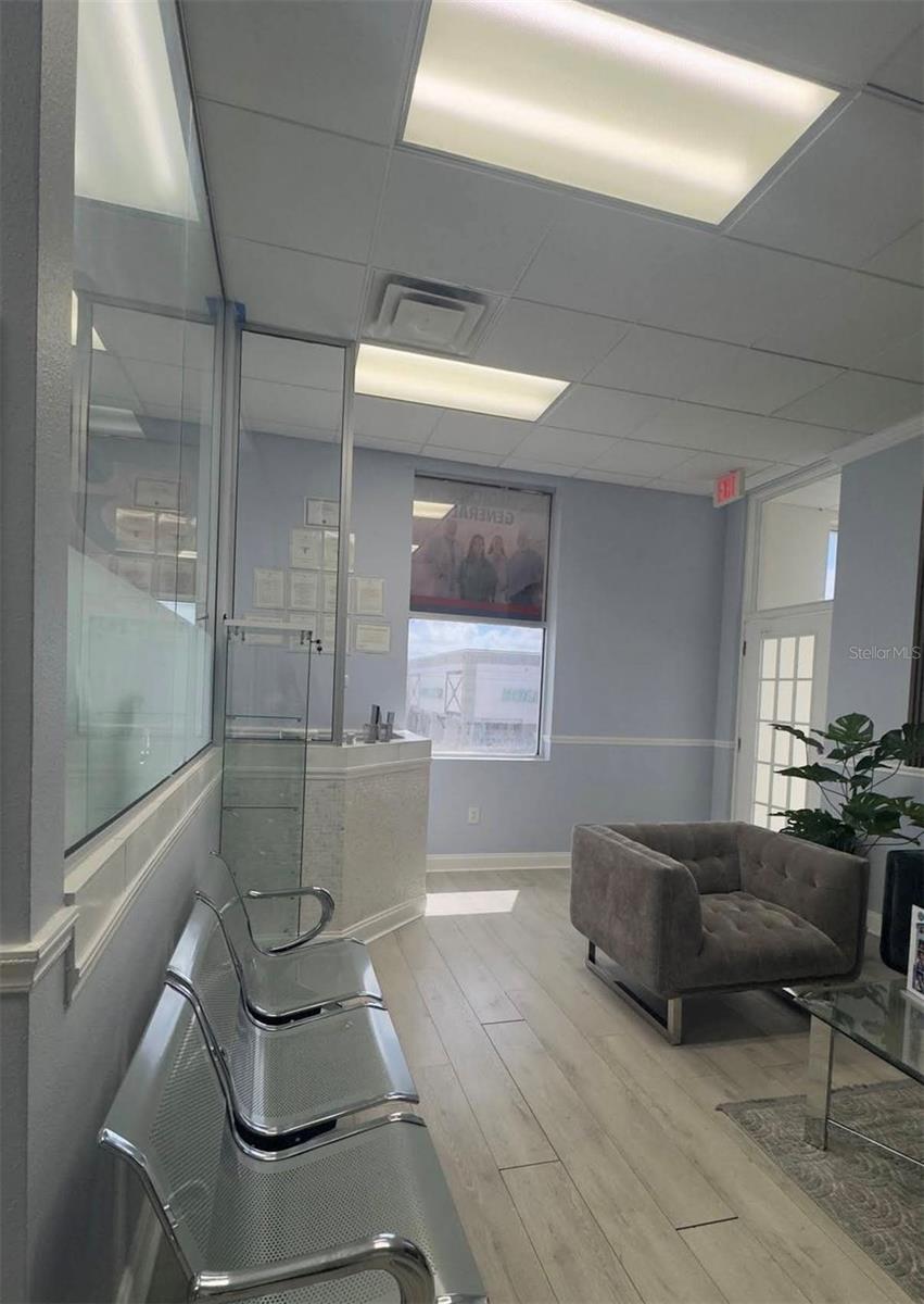 AVONDALE - Commercial Lease