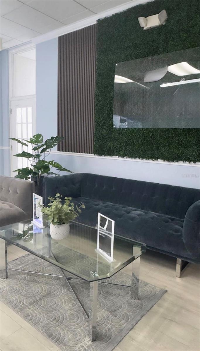 AVONDALE - Commercial Lease