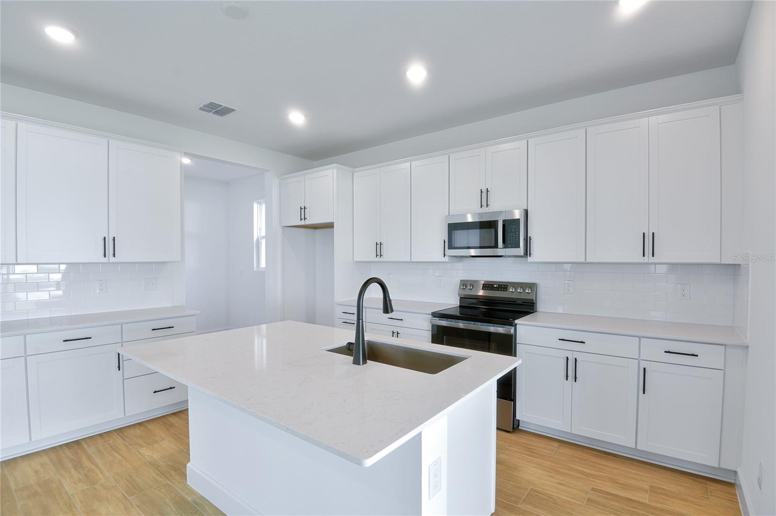 3629 SUBLETT LOOP