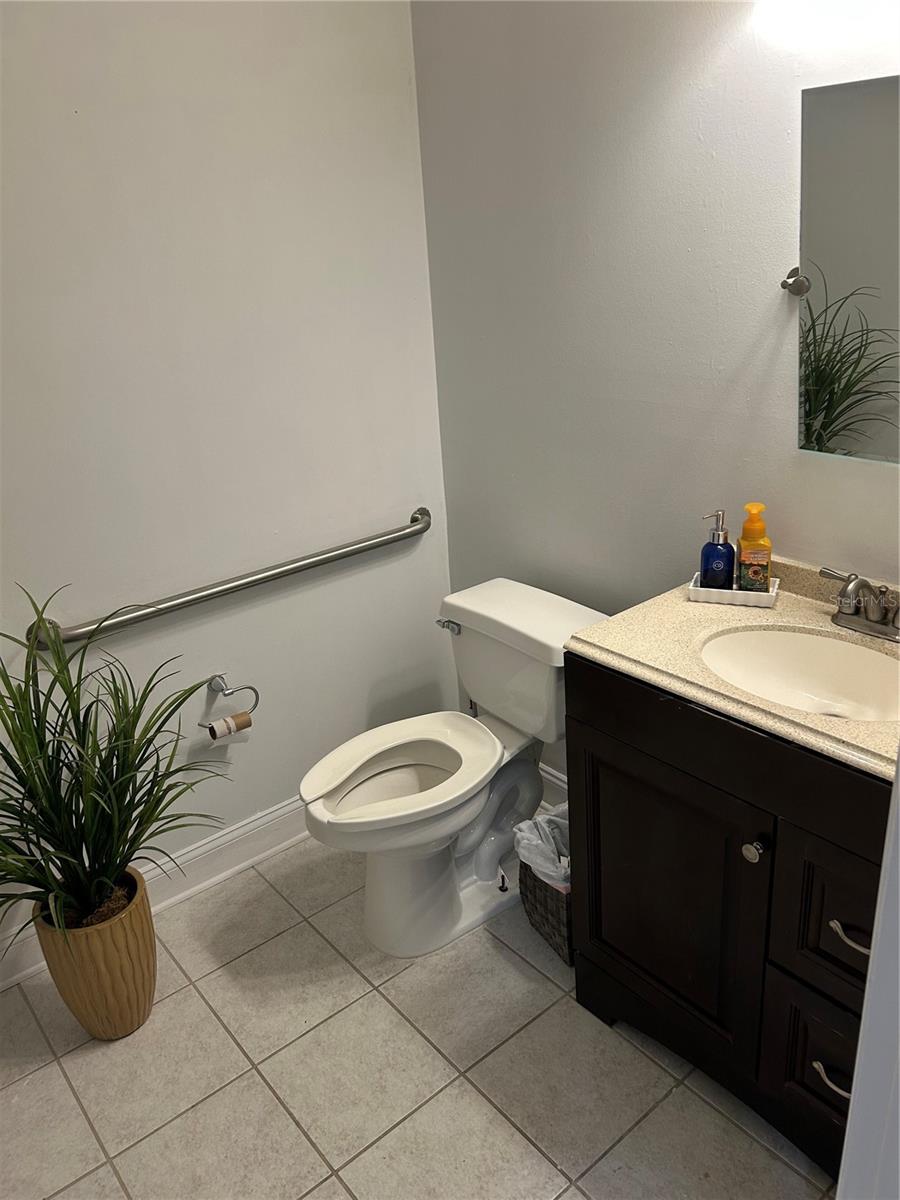 HAILE VILLAGE CENTER - Commercial Lease