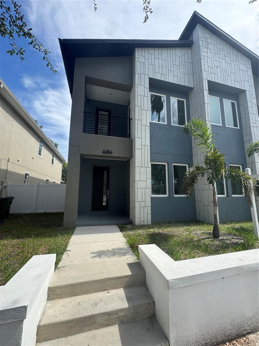 Welcome to luxury living in the heart of Tampa! This stunning three-bedroom, three-bathroom two-story townhome offers the perfect blend of modern elegance and everyday comfort.
Features Include:
• Brand new 2025 construction
• Fully furnished by Dwell Staging & Design – sleek, stylish, and move-in ready
• Open-concept floor plan with high-end finishes throughout
• Gourmet kitchen with quartz countertops, stainless steel appliances, and oversized island
• Spa-inspired bathrooms with custom tile work and designer fixtures
• Private balcony and ample natural light
• In-unit laundry, walk-in closets, and smart home features
• Attached garage and additional parking