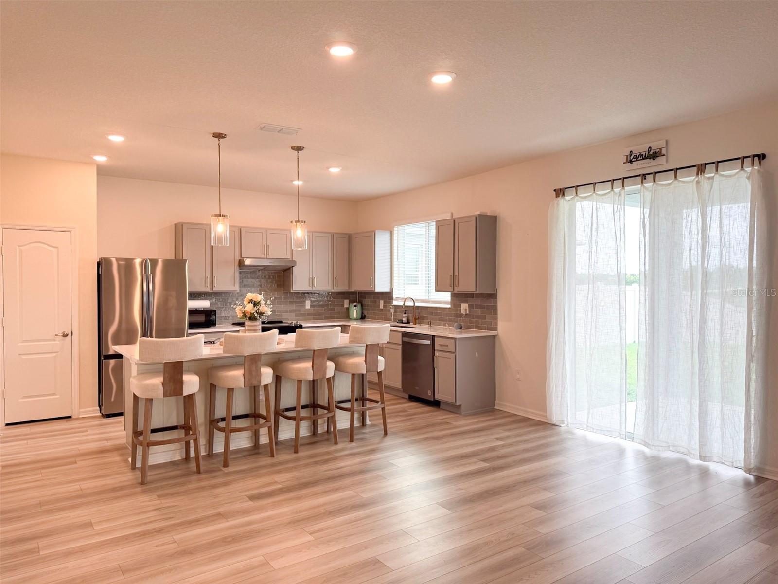 LAKE LUCERNE II - Residential Lease