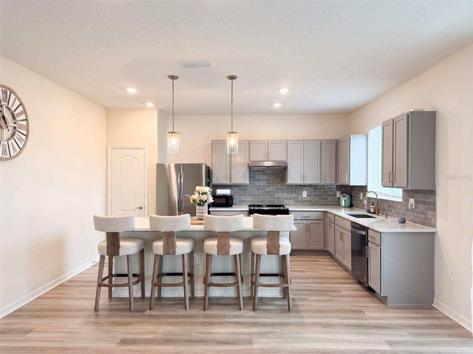 LAKE LUCERNE II - Residential Lease