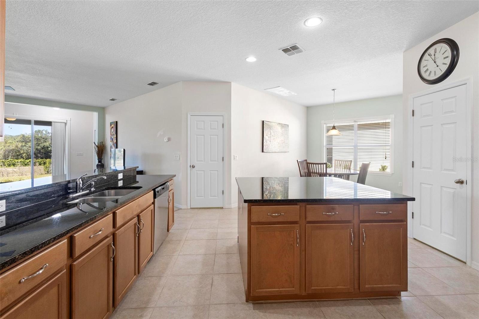CARRIAGE POINTE A-I & L - Residential Lease