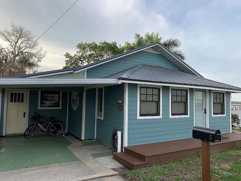 Photo of 8 Parkview Street, Bradenton, FL 34208 (MLS # C7515860)