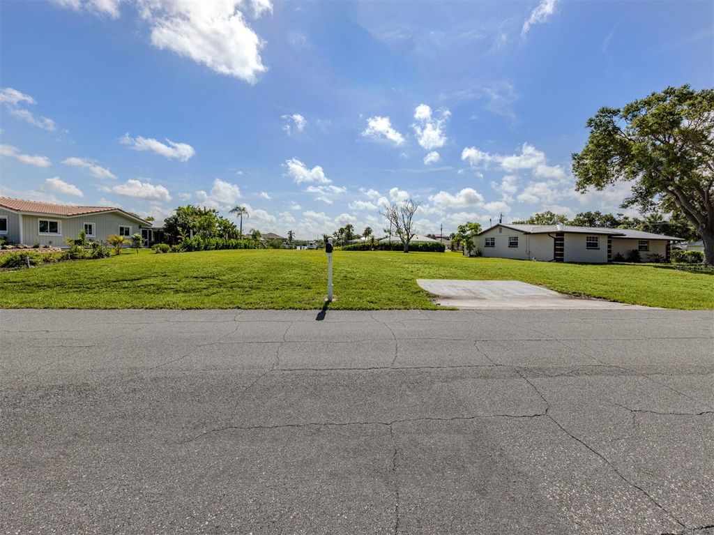 Photo of 458 N Shore Drive, Osprey, FL 34229 (MLS # N6139405)