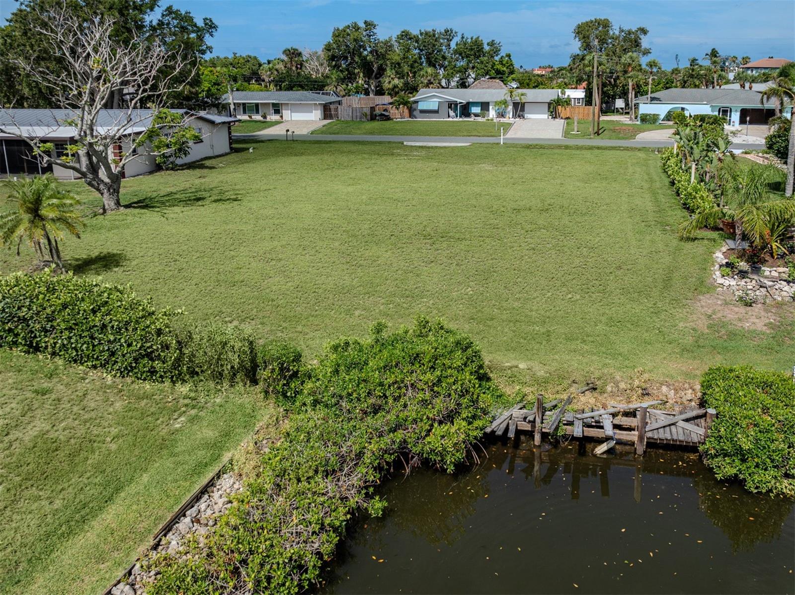 SORRENTO SHORES - Land