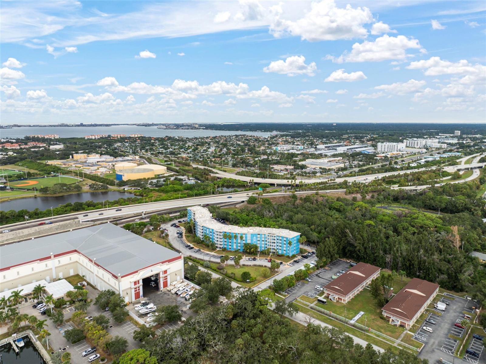 WAVE THE CONDO - Residential