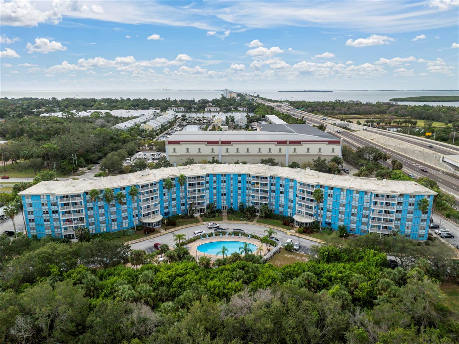 WAVE THE CONDO - Residential