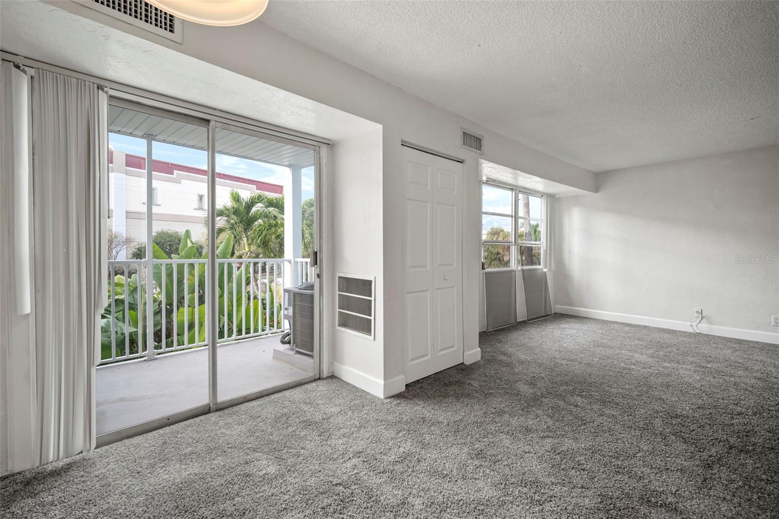 WAVE THE CONDO - Residential