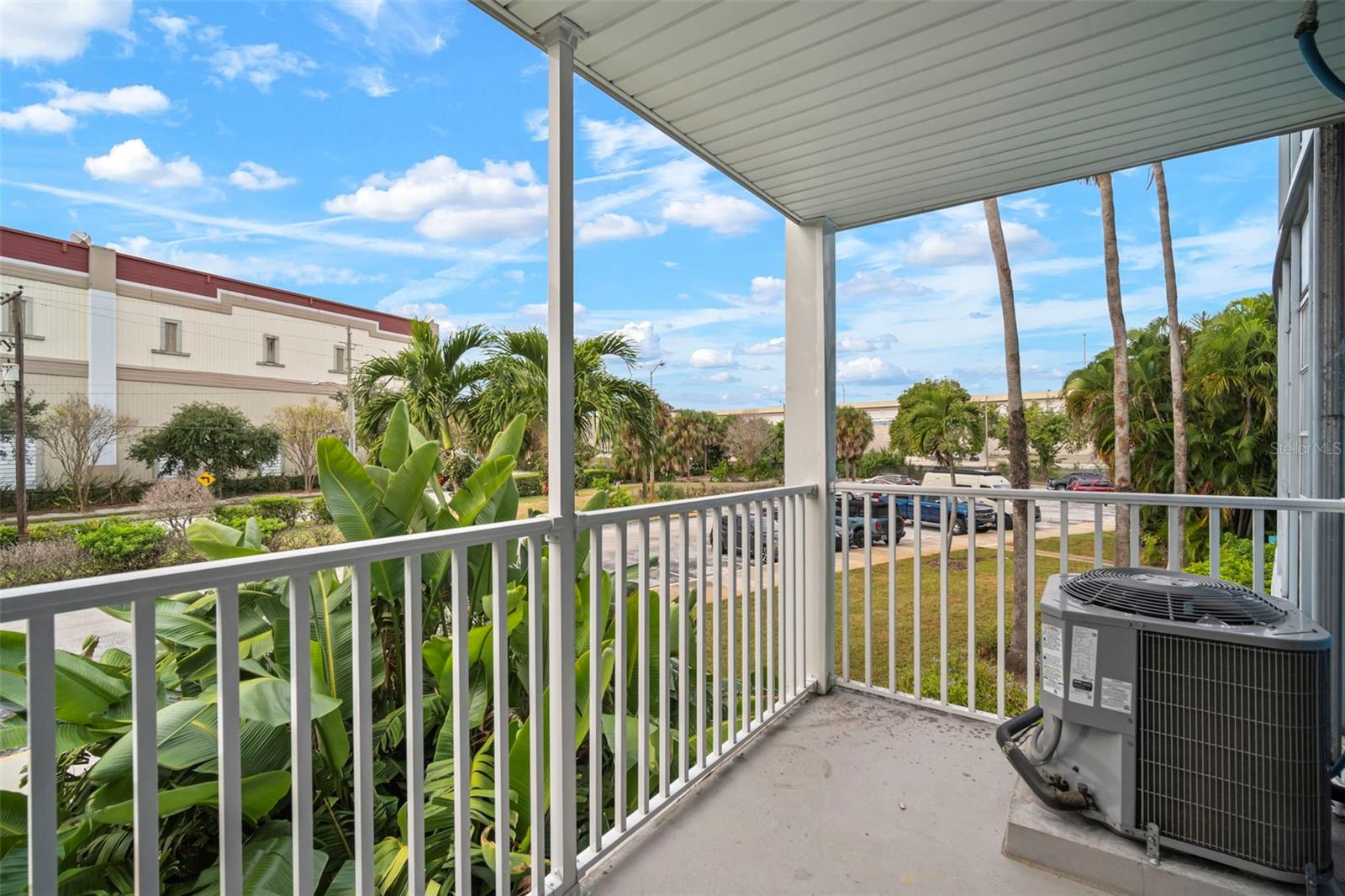 WAVE THE CONDO - Residential