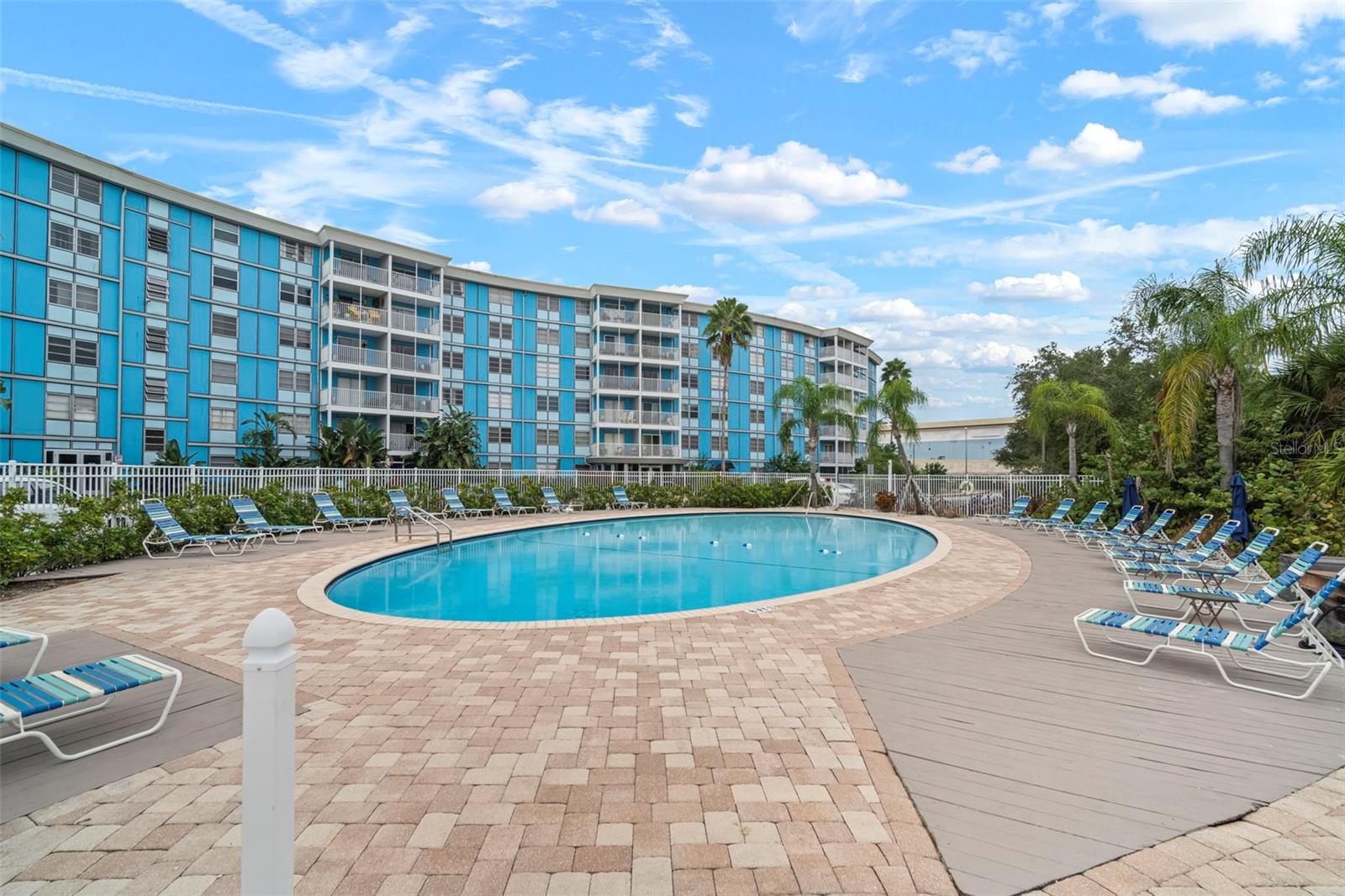 WAVE THE CONDO - Residential