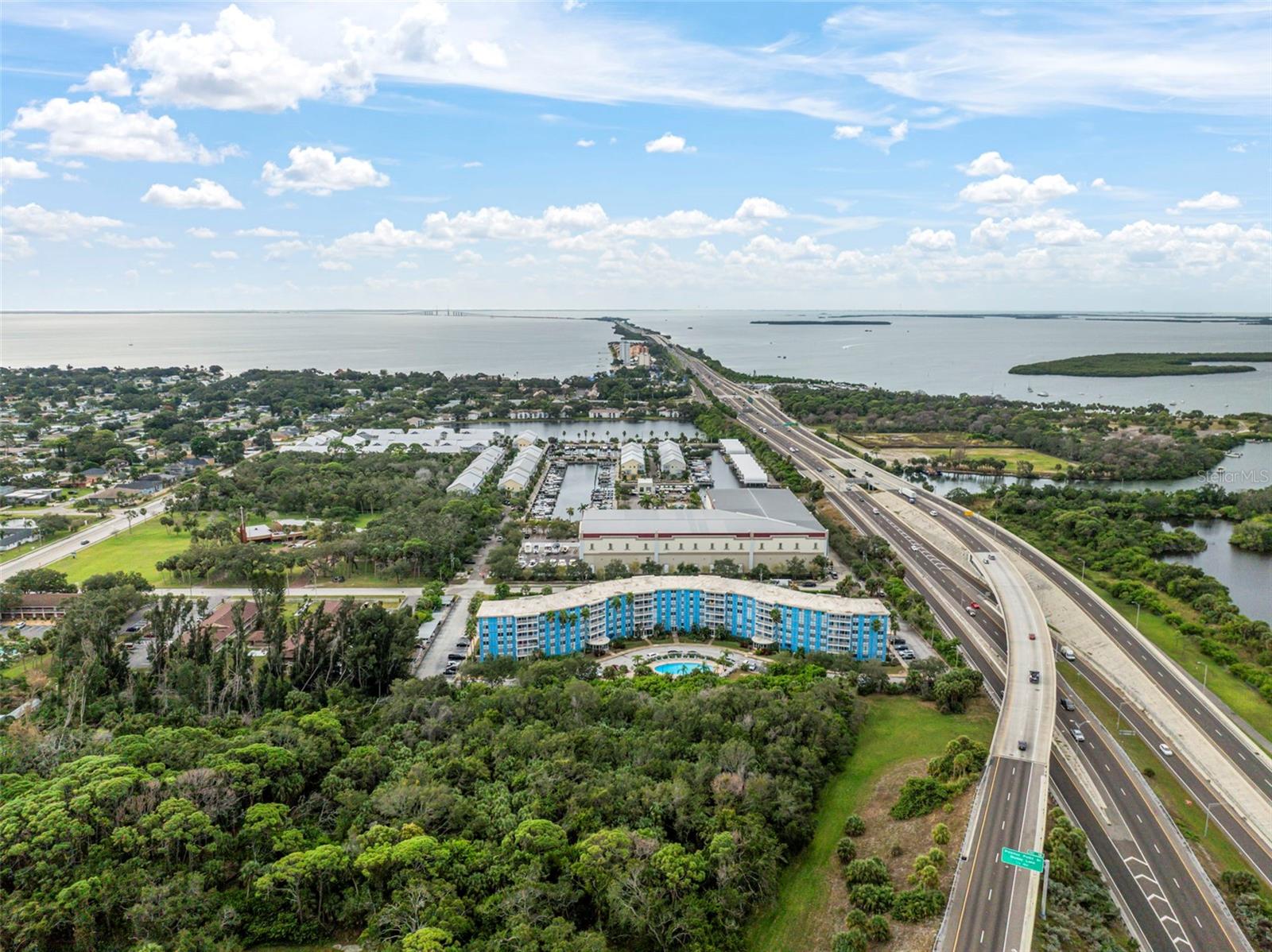 WAVE THE CONDO - Residential