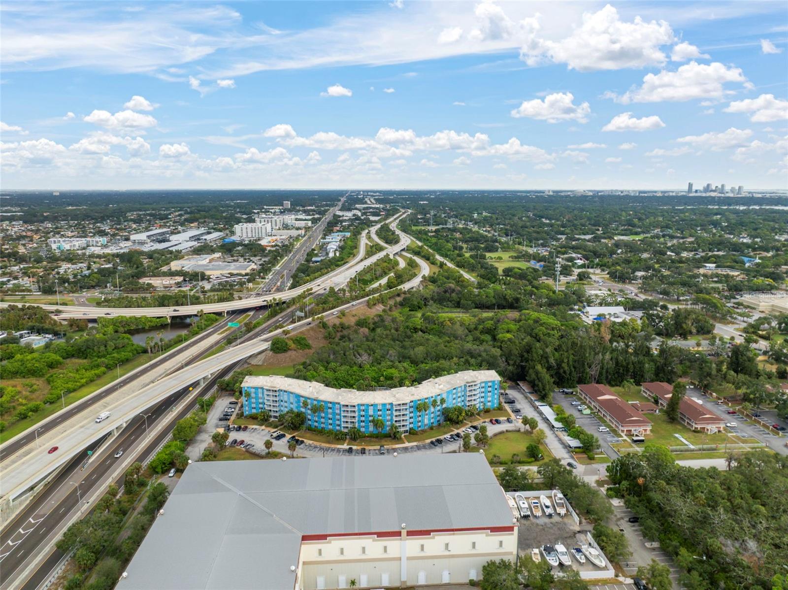 WAVE THE CONDO - Residential