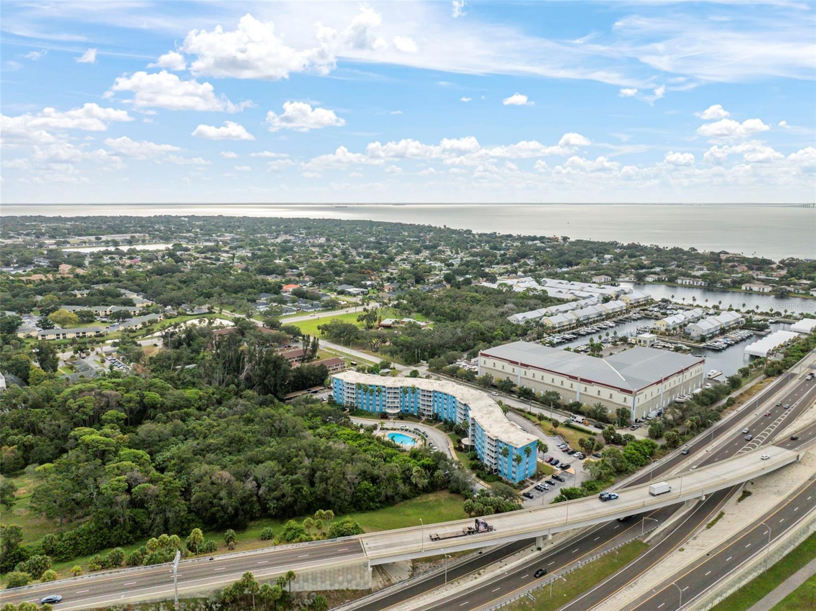 WAVE THE CONDO - Residential