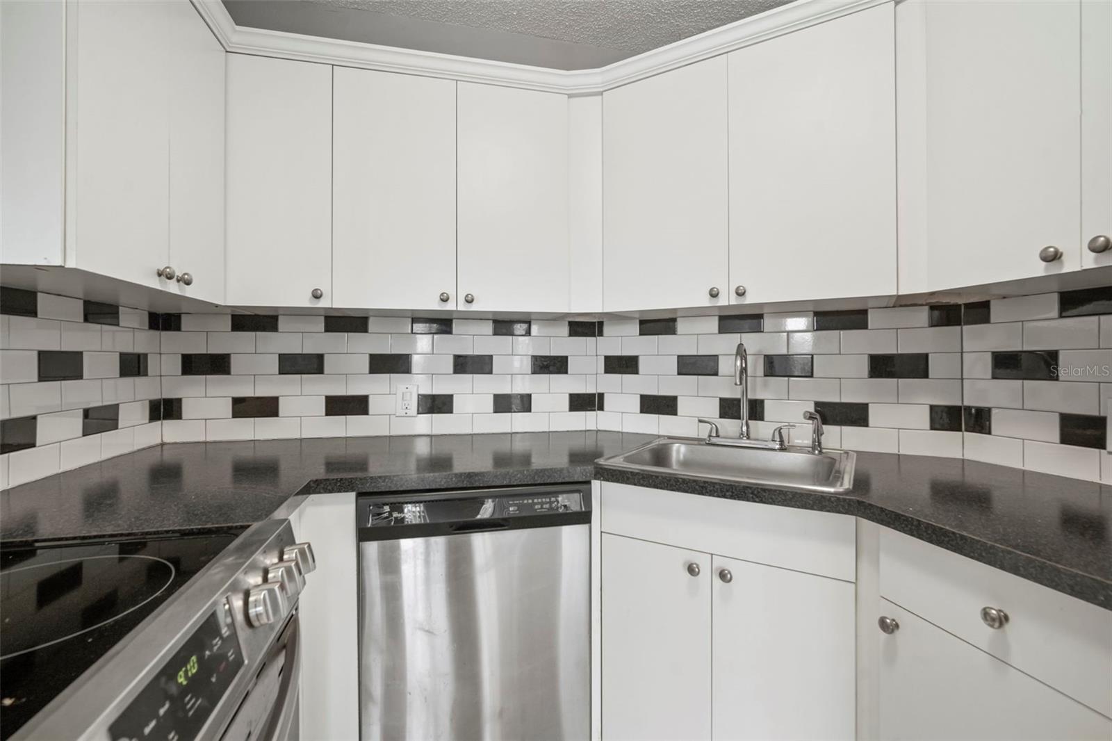 WAVE THE CONDO - Residential