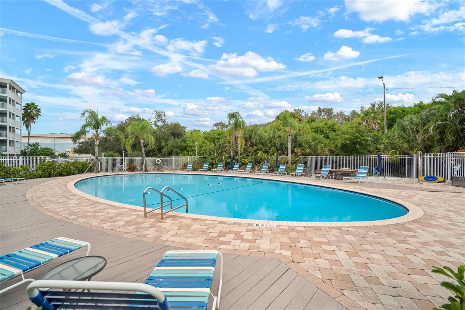 WAVE THE CONDO - Residential