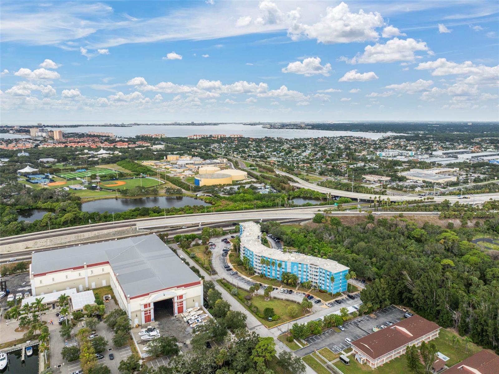 WAVE THE CONDO - Residential