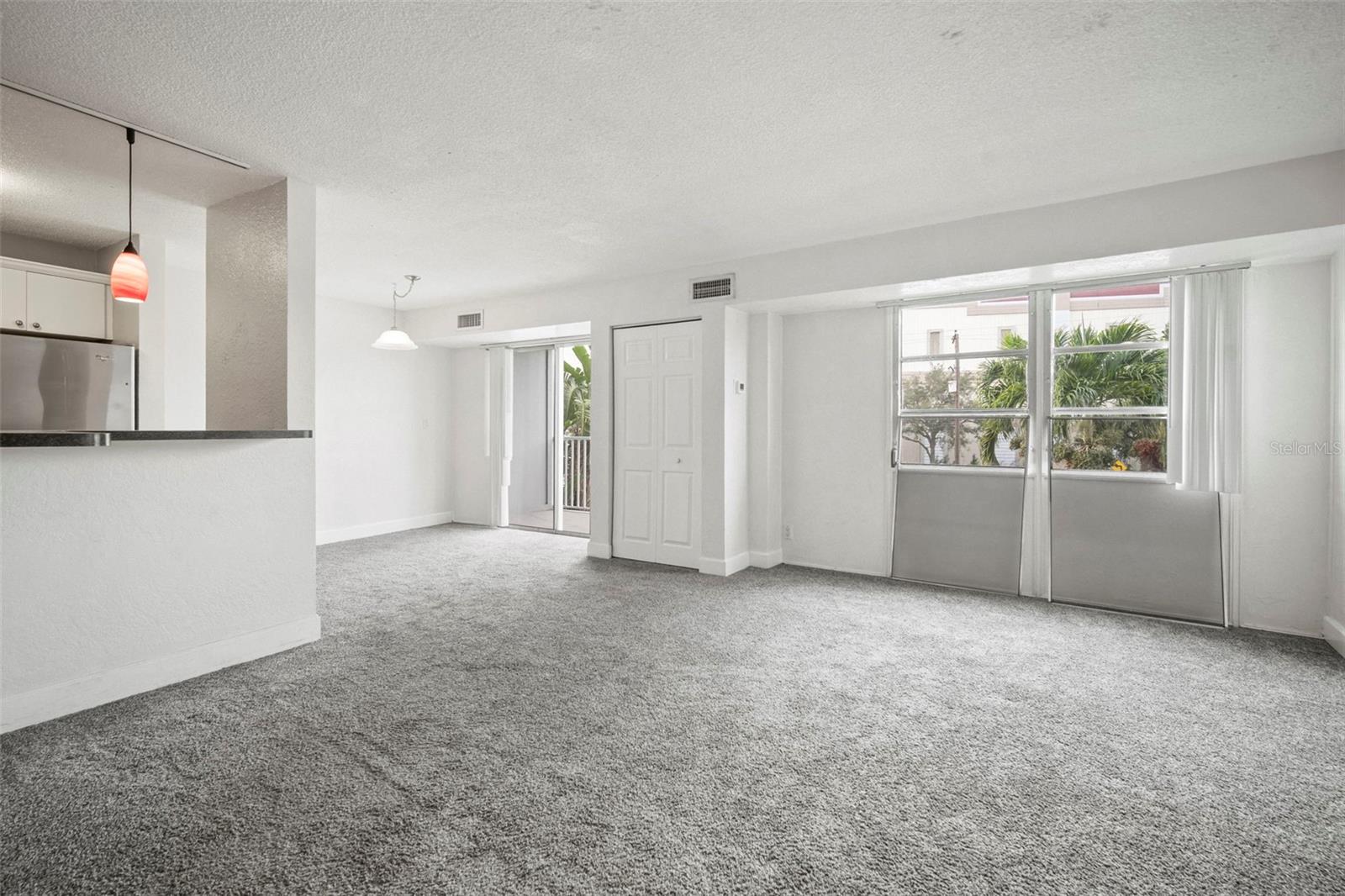 WAVE THE CONDO - Residential