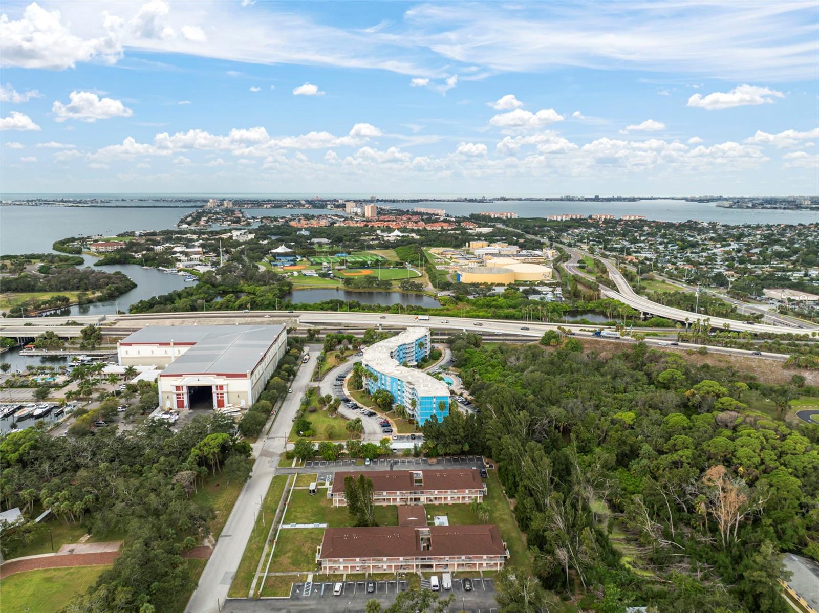 WAVE THE CONDO - Residential