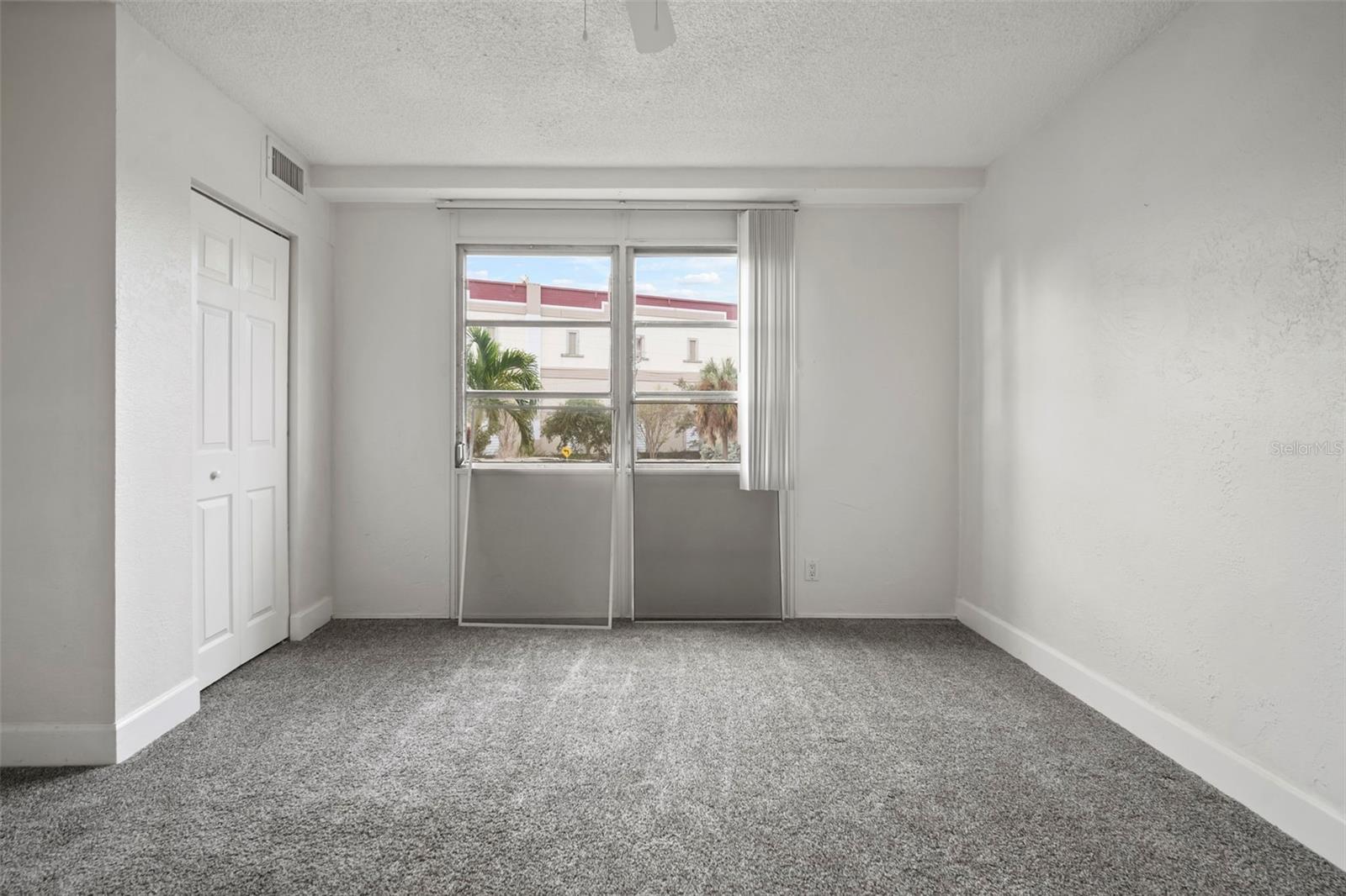 WAVE THE CONDO - Residential