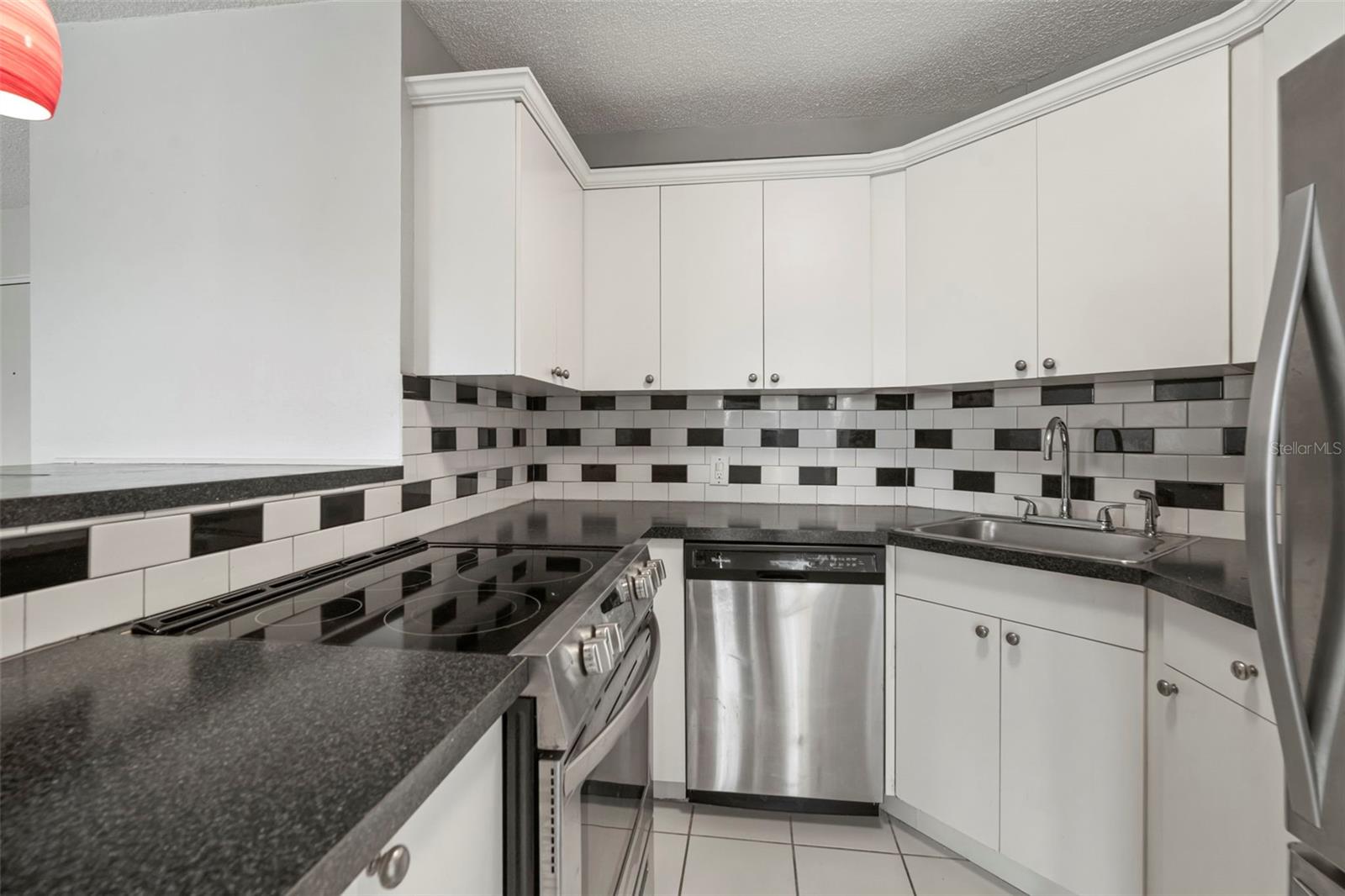 WAVE THE CONDO - Residential