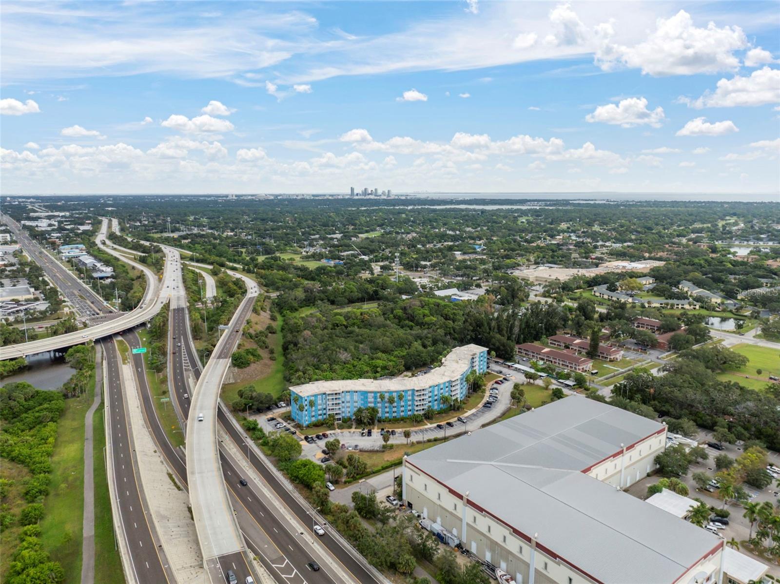 WAVE THE CONDO - Residential