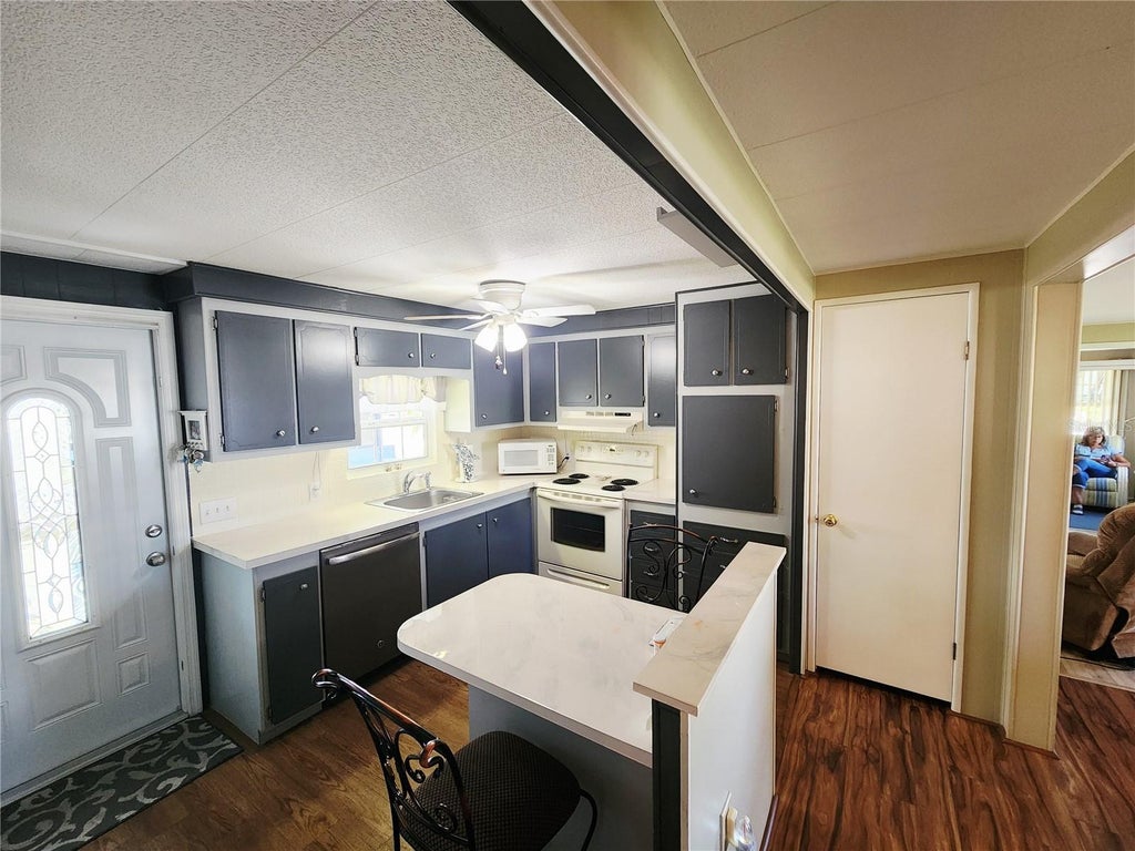 Photo of 808 53rd Avenue E #7, Bradenton, FL 34203 (MLS # A4710739)