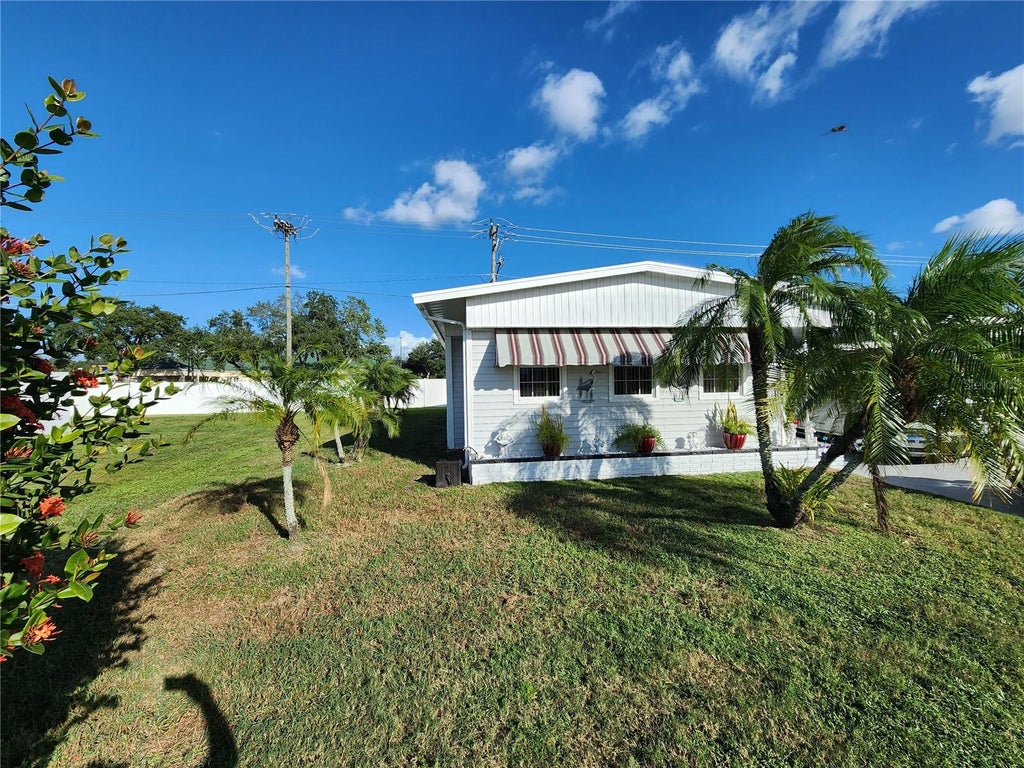 Photo of 808 53rd Avenue E #7, Bradenton, FL 34203 (MLS # A4710739)