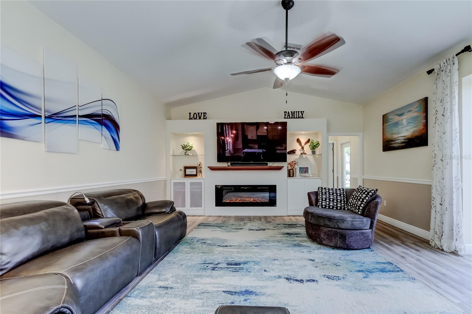 17015 WINNERS CIRCLE