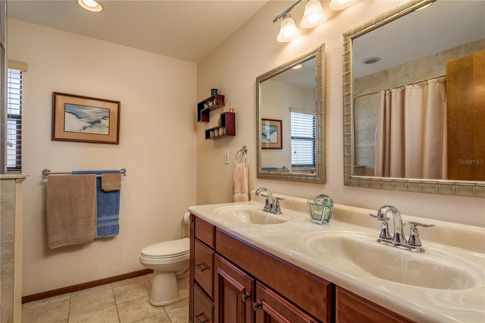 LAKE VIEW VILLAS - Residential