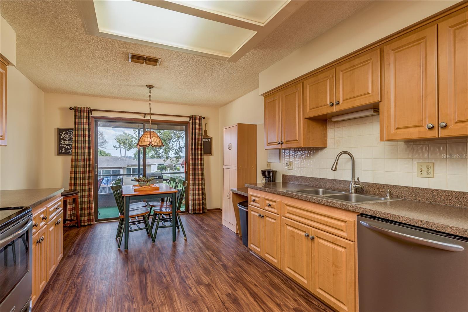 LAKE VIEW VILLAS - Residential