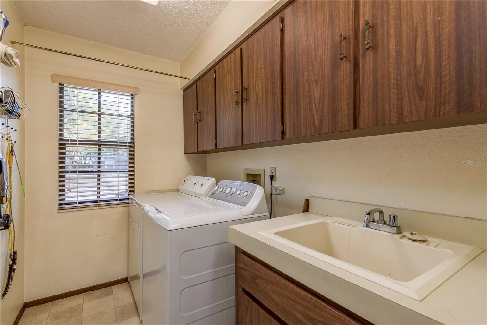 LAKE VIEW VILLAS - Residential