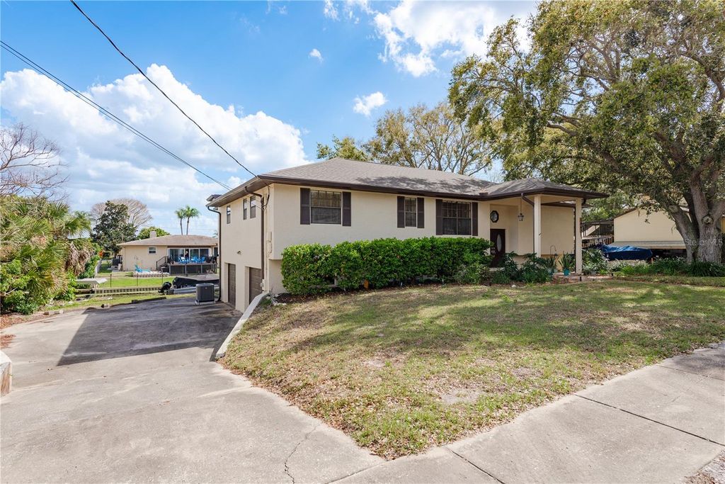 Photo of 1462 Lakeview Drive, Tarpon Springs, FL 34689 (MLS # W7883698)
