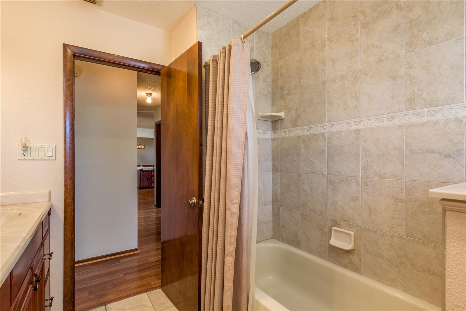 LAKE VIEW VILLAS - Residential