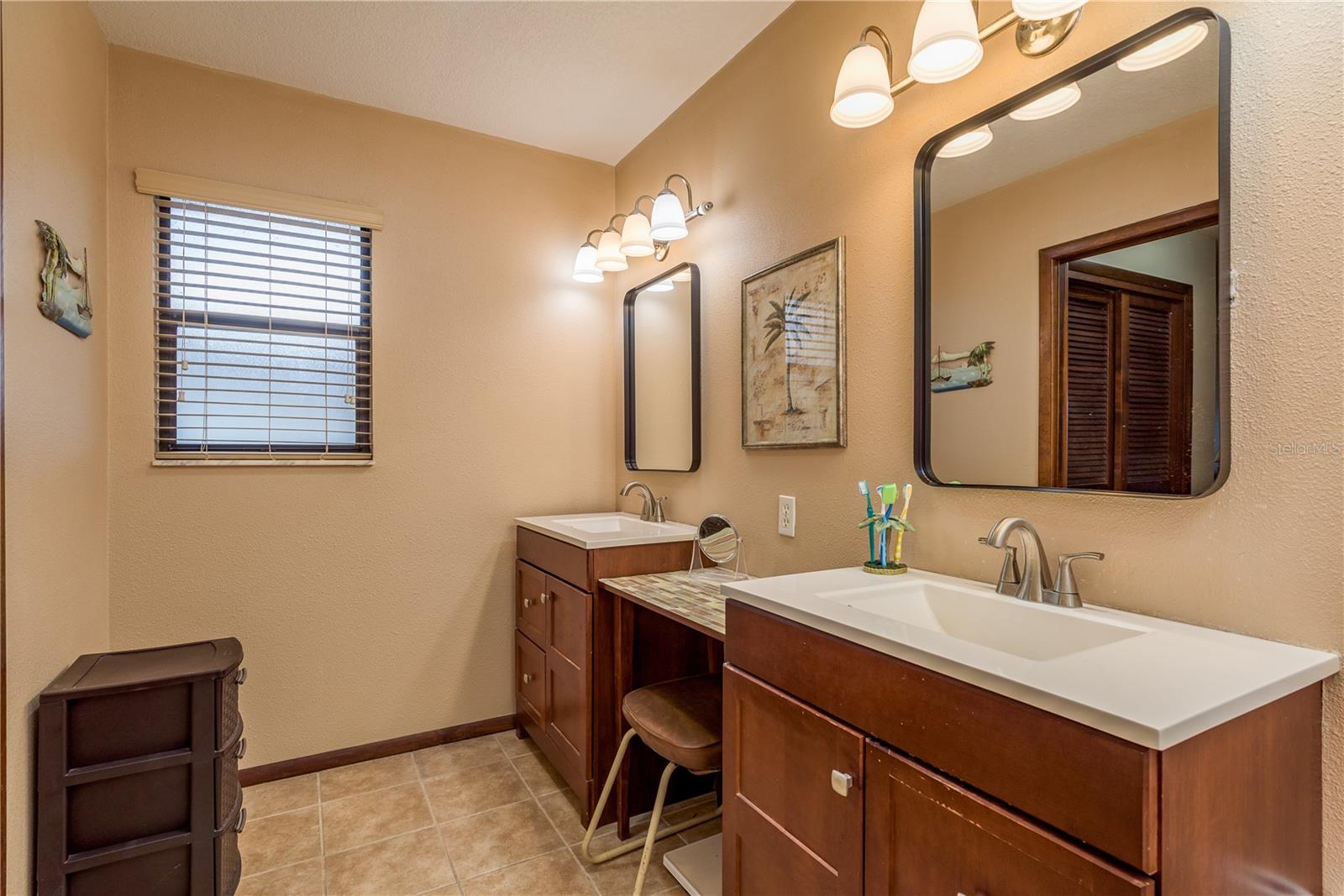 LAKE VIEW VILLAS - Residential