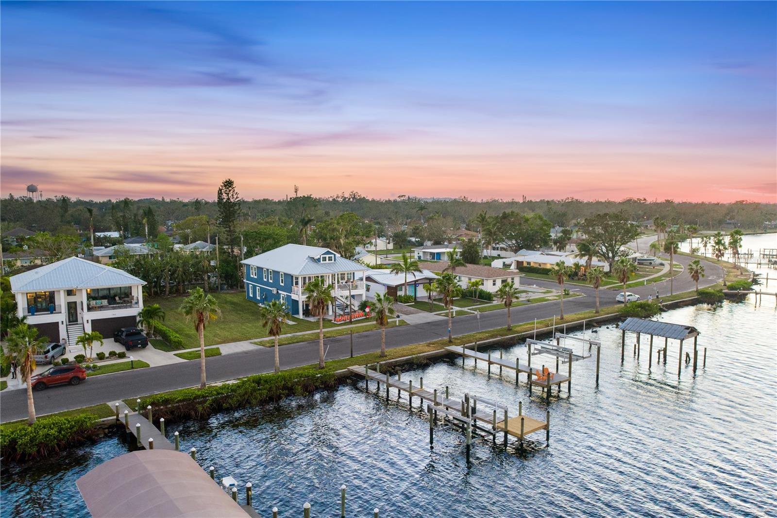 1910 RIVERSIDE DRIVE E, BRADENTON, FL, 34208 3 1910 RIVERSIDE DRIVE E