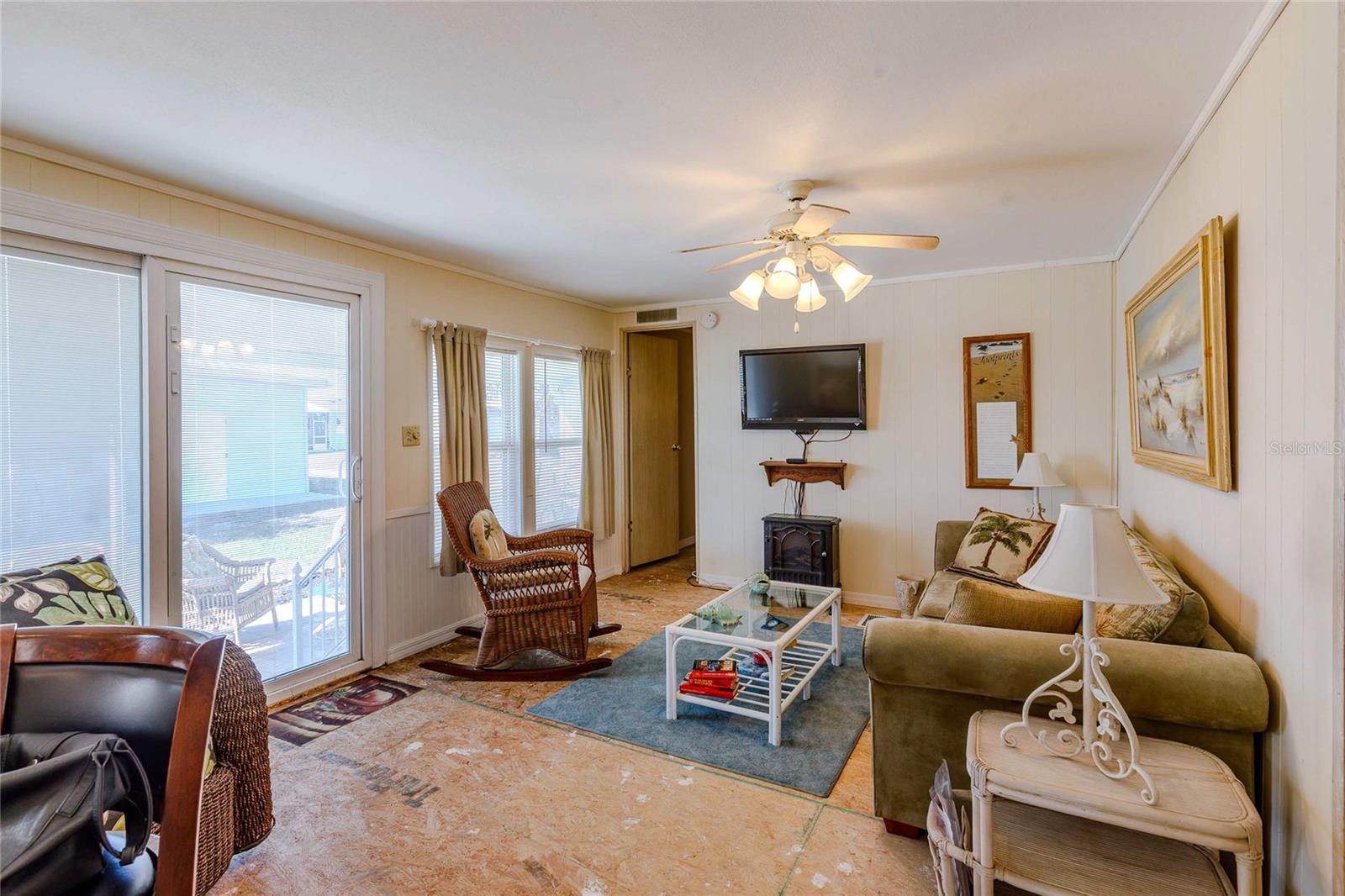 HOLIDAY MOBILE ESTATES - Residential