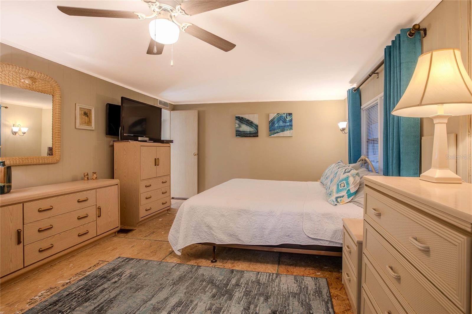 HOLIDAY MOBILE ESTATES - Residential