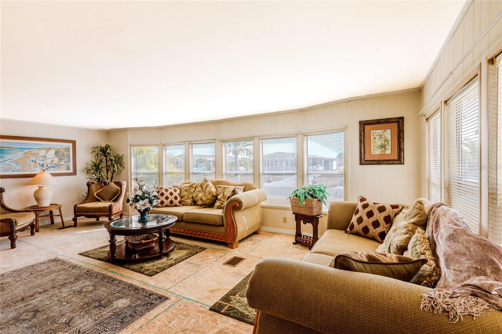 HOLIDAY MOBILE ESTATES - Residential