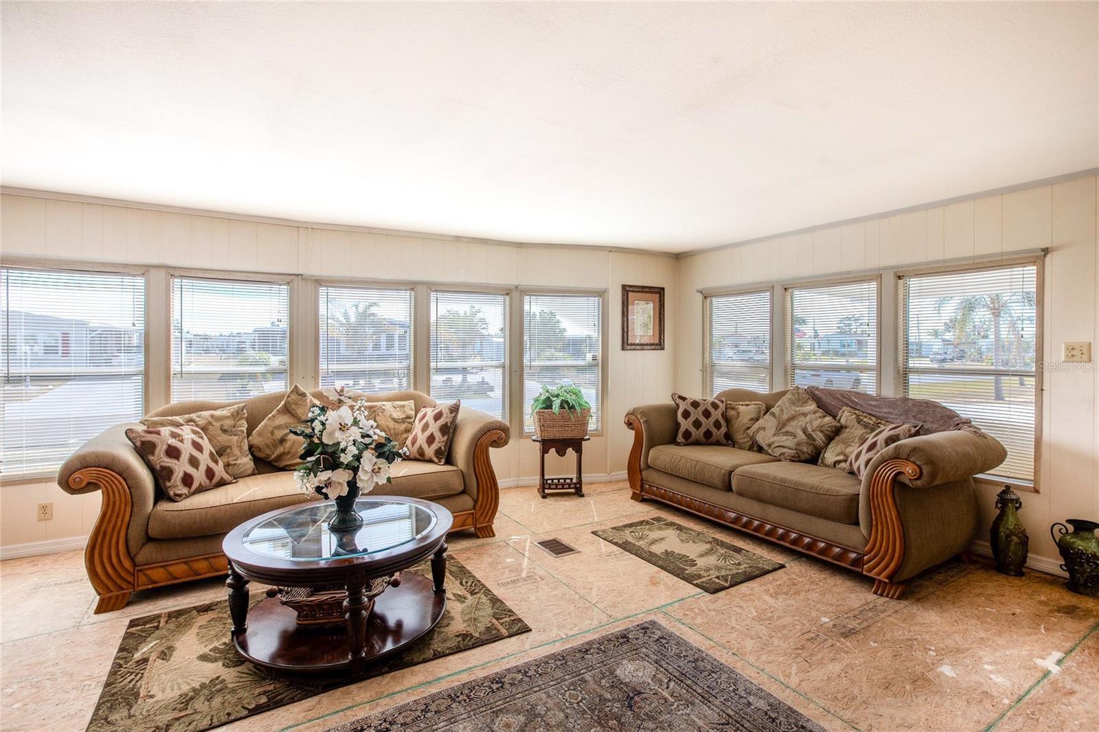 HOLIDAY MOBILE ESTATES - Residential