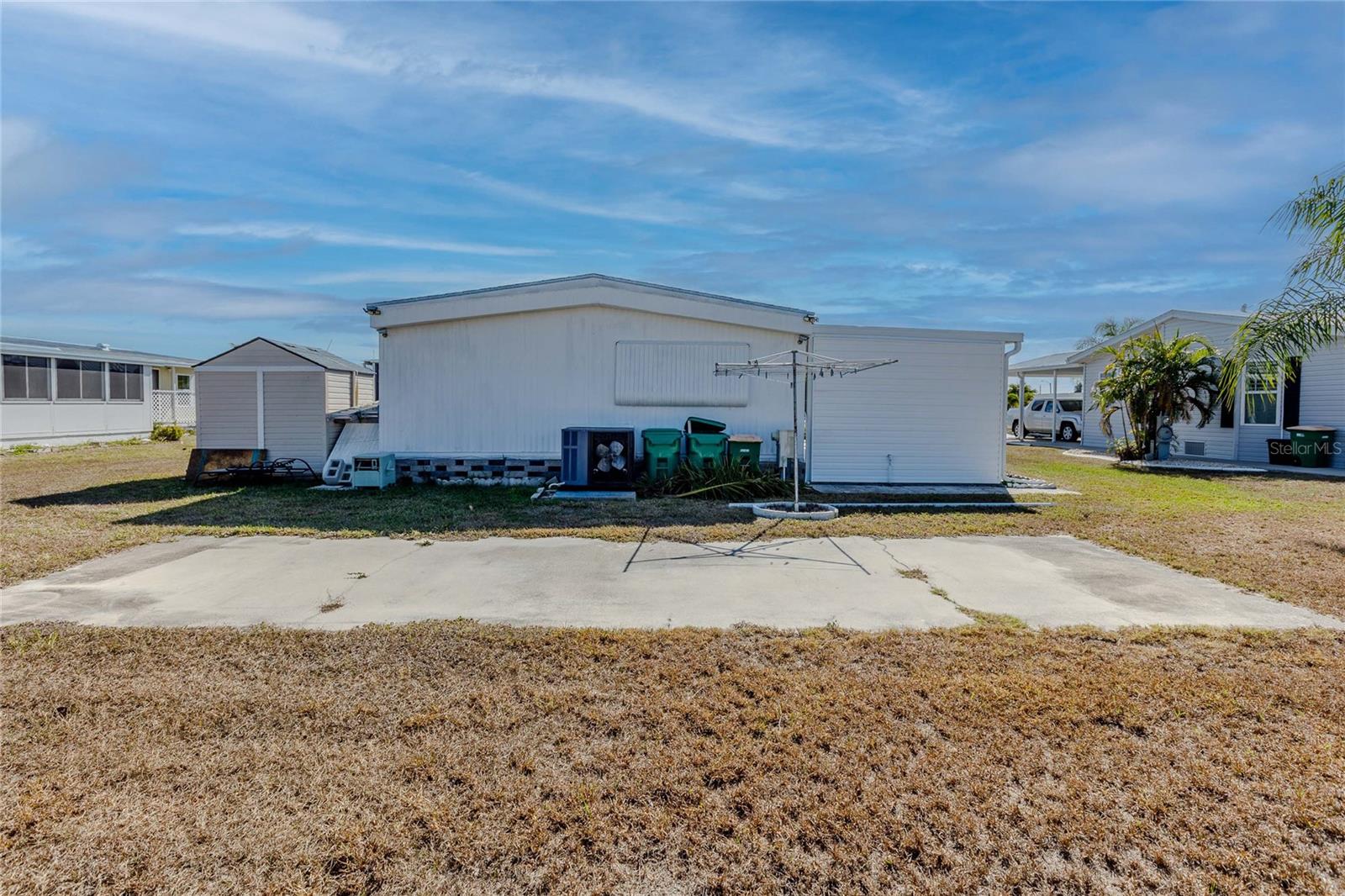 HOLIDAY MOBILE ESTATES - Residential