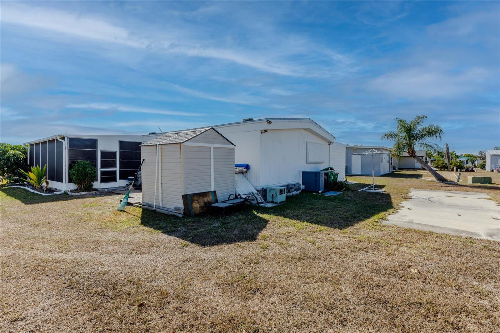 HOLIDAY MOBILE ESTATES - Residential