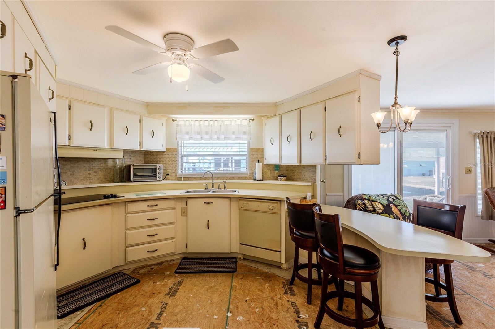 HOLIDAY MOBILE ESTATES - Residential