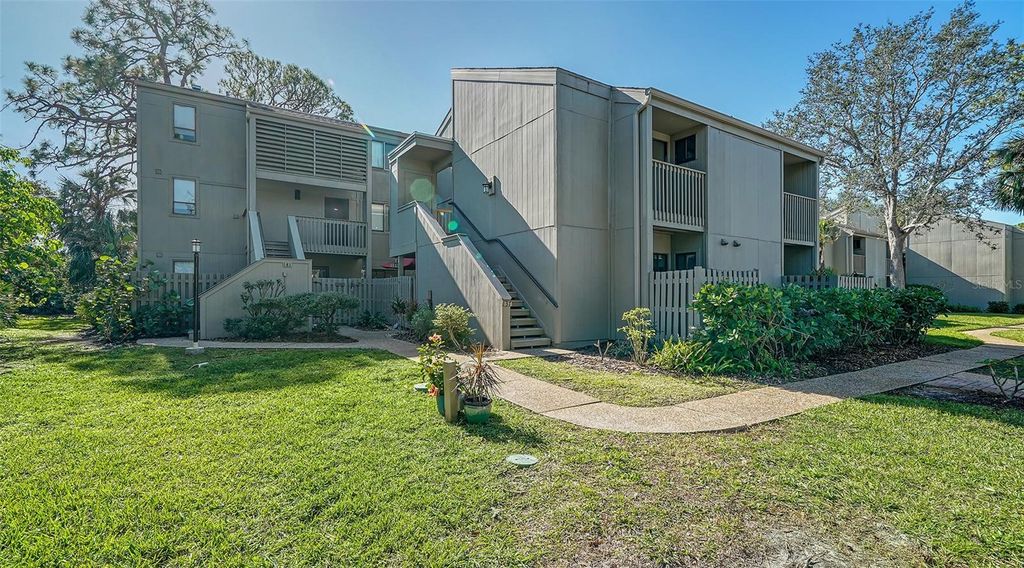 Photo of 137 Woodland Place, Osprey, FL 34229 (MLS # A4654940)