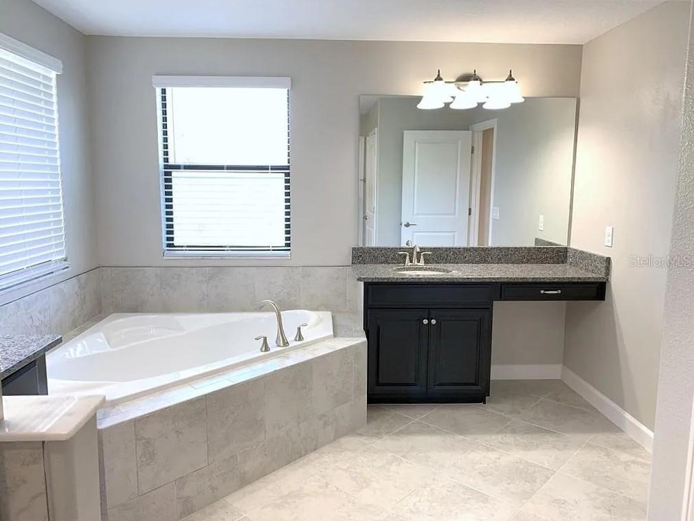 TAMPA PALMS AREA 3 PRCL 38 - Residential Lease