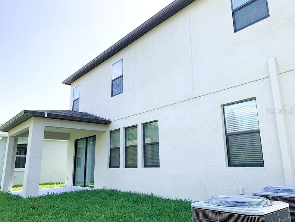 TAMPA PALMS AREA 3 PRCL 38 - Residential Lease