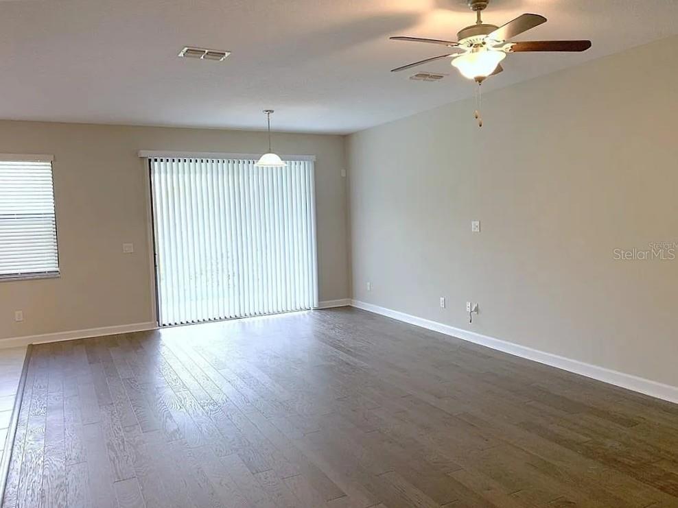 TAMPA PALMS AREA 3 PRCL 38 - Residential Lease